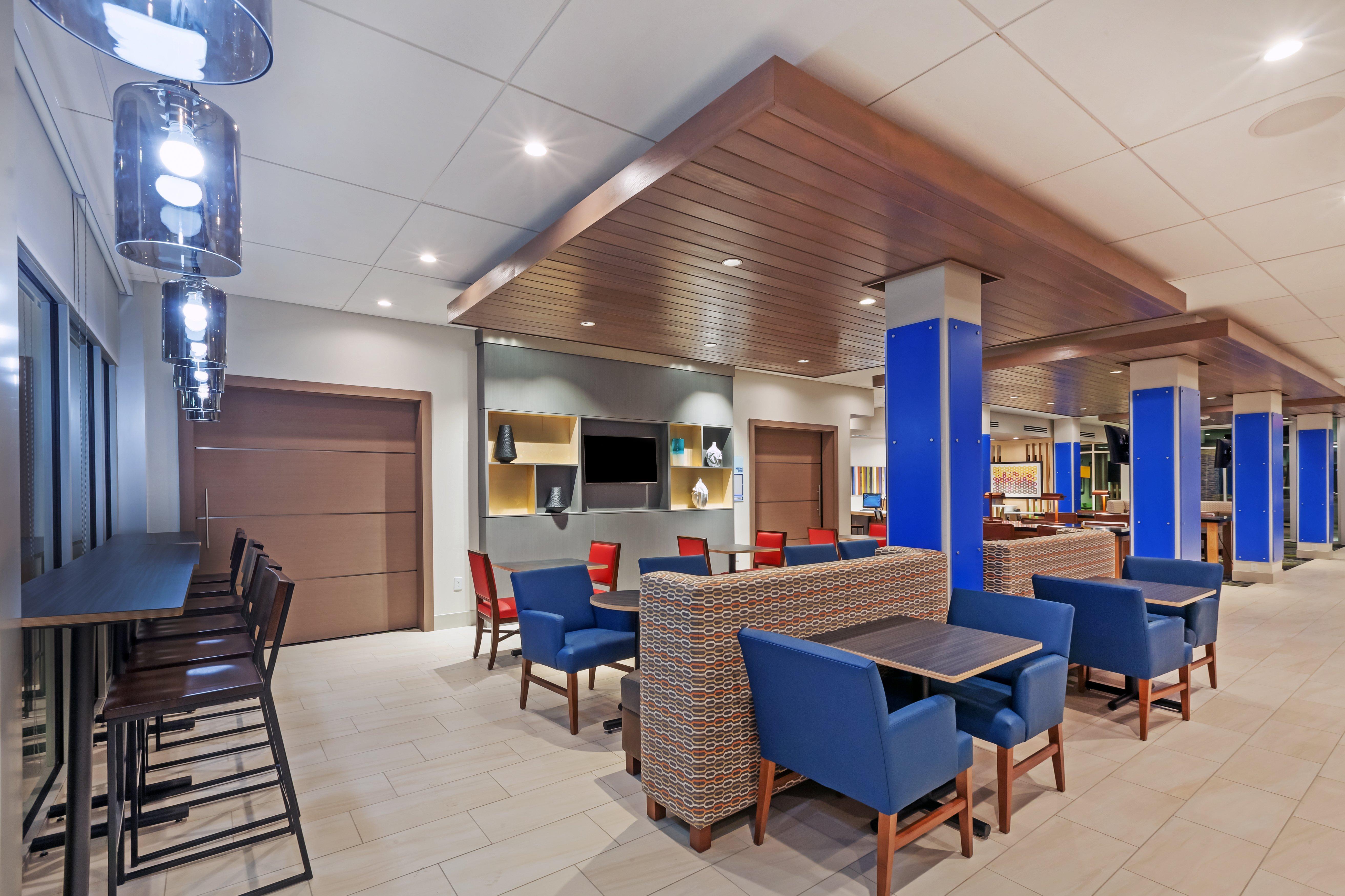 Holiday Inn Express And Suites Chanute By Ihg Bagian luar foto