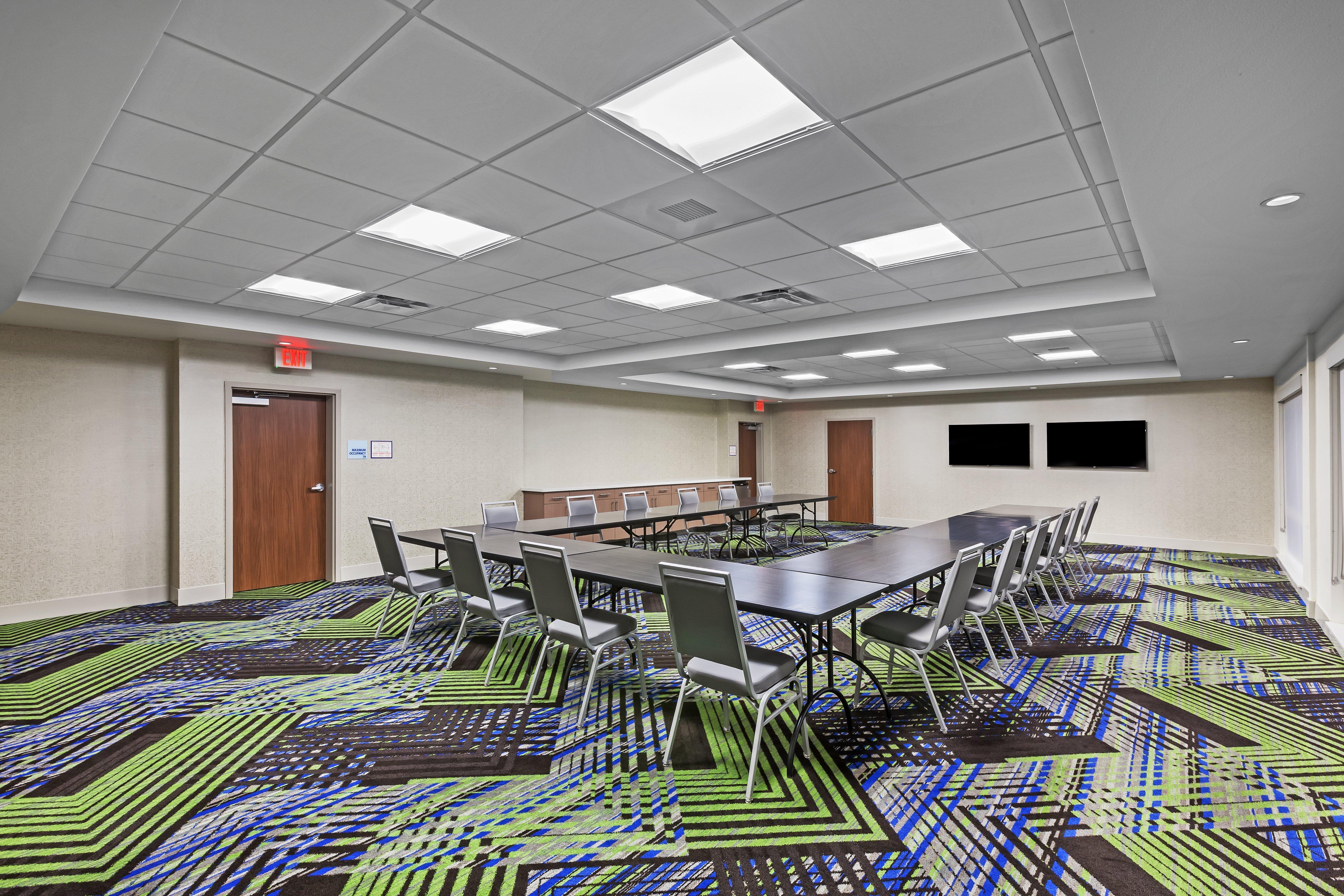Holiday Inn Express And Suites Chanute By Ihg Bagian luar foto