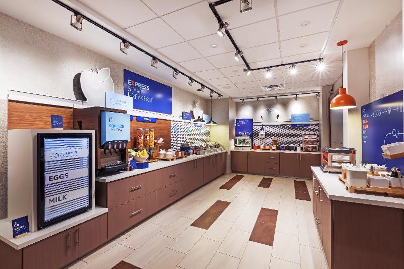 Holiday Inn Express And Suites Chanute By Ihg Bagian luar foto